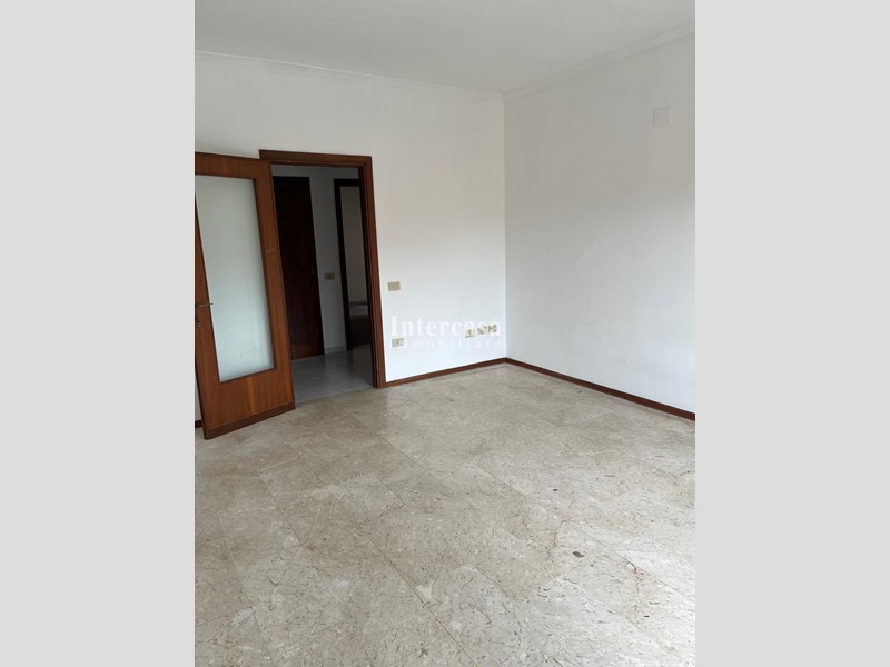 Quadrilocale in Vendita a Pisa, 240'000€, 94 m², con Box