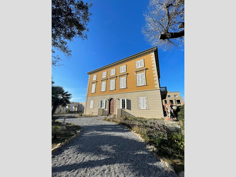 Trilocale in Vendita a Livorno, zona Antignano, 498'000€, 104 m², con Box