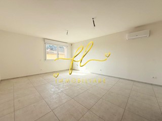 Trilocale in Vendita a Rosignano Marittimo, zona Vada, 235'000€, 87 m²