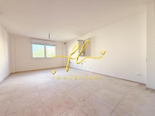 Trilocale in Vendita a Rosignano Marittimo, zona Vada, 182'000€, 69 m²