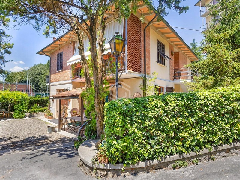 Villa bifamiliare in Vendita a Volterra, 436'000€, 275 m², arredato
