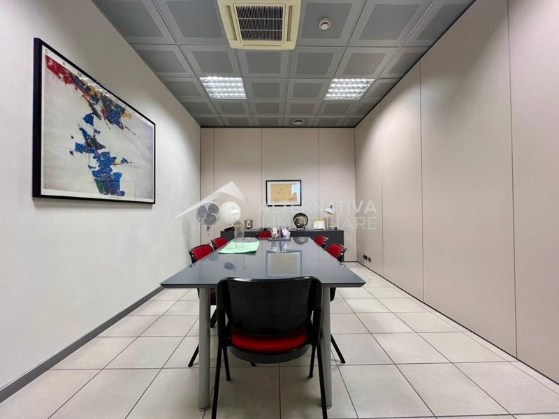 Ufficio in Vendita a Pisa, zona Ospedaletto, 450'000€, 336 m²