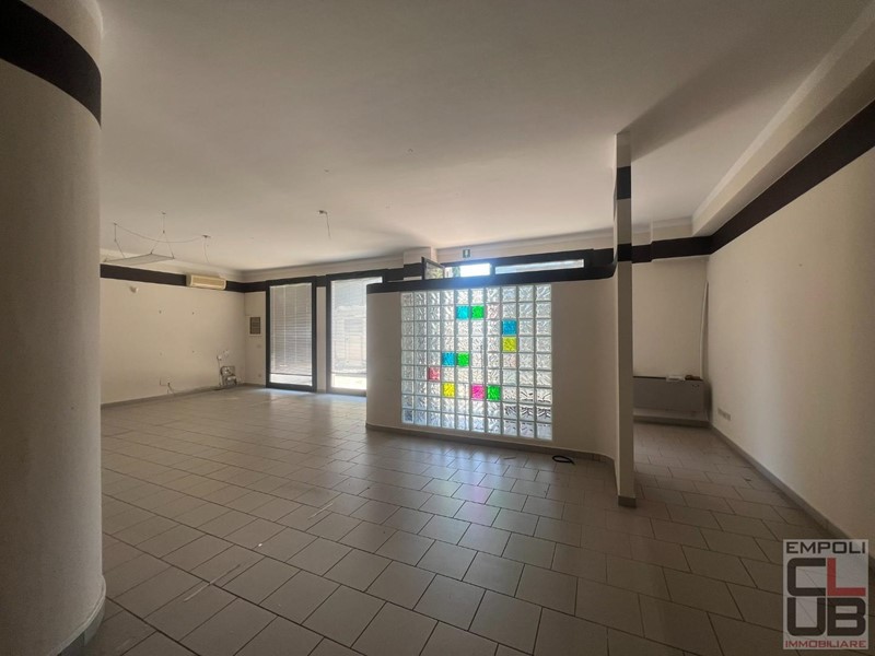 Negozio in Affitto a Empoli, 1'500&euro;, 150 m²
