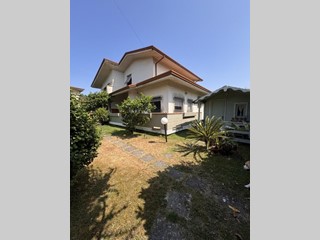 Villa in Vendita a Massa, zona Marina di Massa, 750'000&euro;, 260 m²
