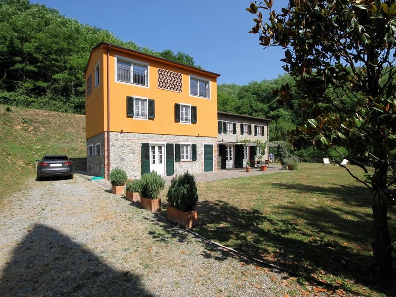 Casa di corte in Vendita a Capannori, zona San Gennaro, 870'000€, 260 m²