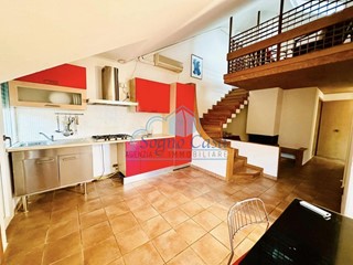 Appartamento in Vendita a Ameglia, zona Bocca di Magra, 249'000€, 120 m², arredato, con Box