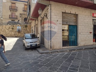 Quadrilocale in Vendita a Mirabella Imbaccari, 45'000€, 130 m²