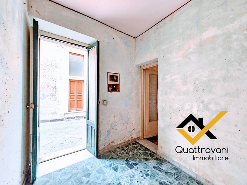 Appartamento in Vendita a Aci Catena, 55'000€, 165 m²