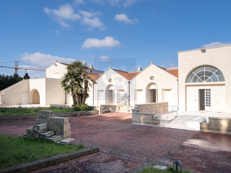 Villa in Affitto a Gioia del Colle, 6'000€, 1650 m²