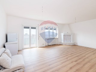 Quadrilocale in Vendita a Roma, 180'000&euro;, 122 m²