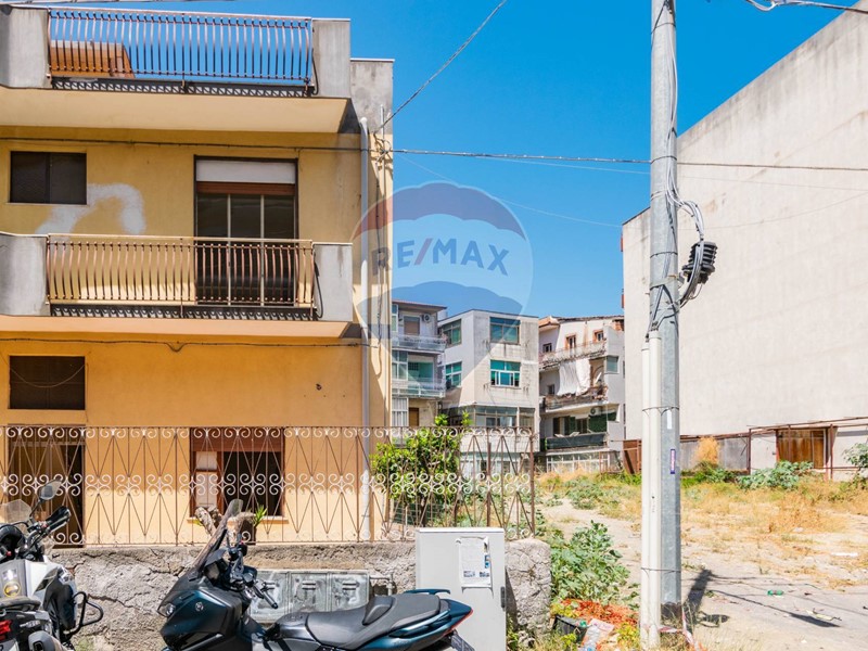 Quadrilocale in Vendita a Catania, 70'000&euro;, 90 m²