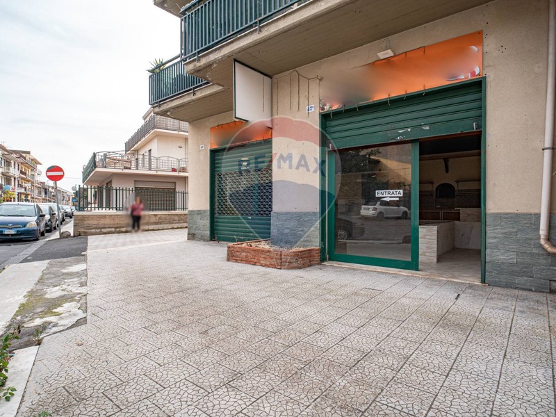 Immobile commerciale in Vendita a Belpasso, 80'000&euro;, 100 m²