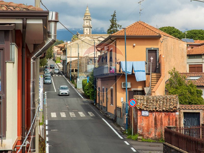 Quadrilocale in Vendita a Pedara, 70'000€, 106 m²