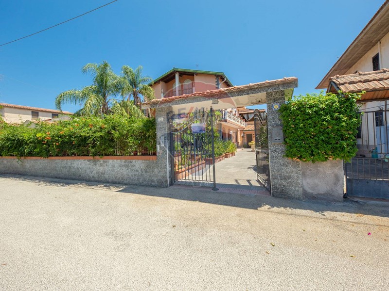 Casa Semi Indipendente in Vendita a Catania, 180'000&euro;, 295 m²