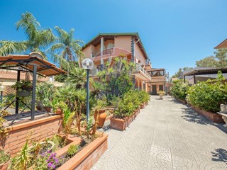 Casa Semi Indipendente in Vendita a Catania, 180'000&euro;, 295 m²