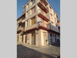 Quadrilocale in Vendita a Mirabella Imbaccari, 45'000€, 135 m²