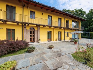 Casa Semi Indipendente in Vendita a Castagneto Po, 360'000€, 350 m²