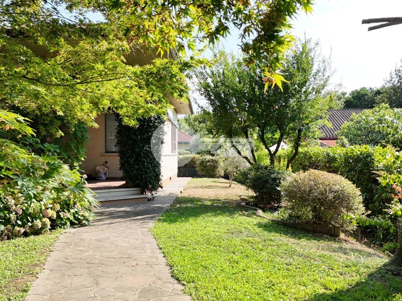 Casa Semi Indipendente in Vendita a Manerbio, 305'000€, 284 m²