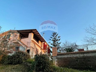 Casa Indipendente in Vendita a Minturno, 310'000€, 176 m²