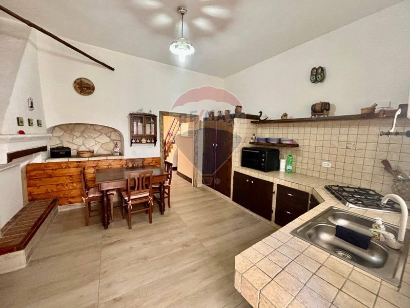 Casa Indipendente in Vendita a Sessa Aurunca, 45'000€, 150 m²