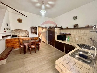 Casa Indipendente in Vendita a Sessa Aurunca, 45'000€, 150 m²