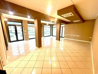 Attività commerciale in Affitto a Gallicano, 1'600€, 130 m²