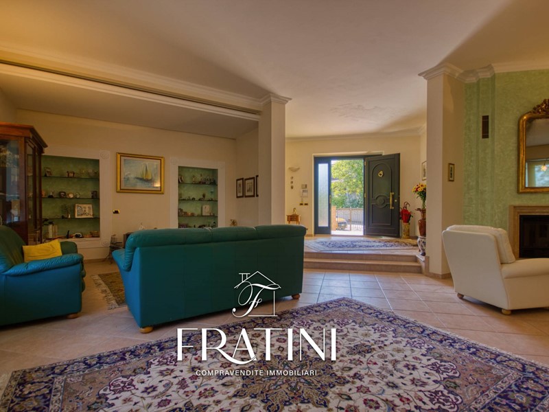 Villa in Vendita a Monterubbiano, 799'000€, 600 m²