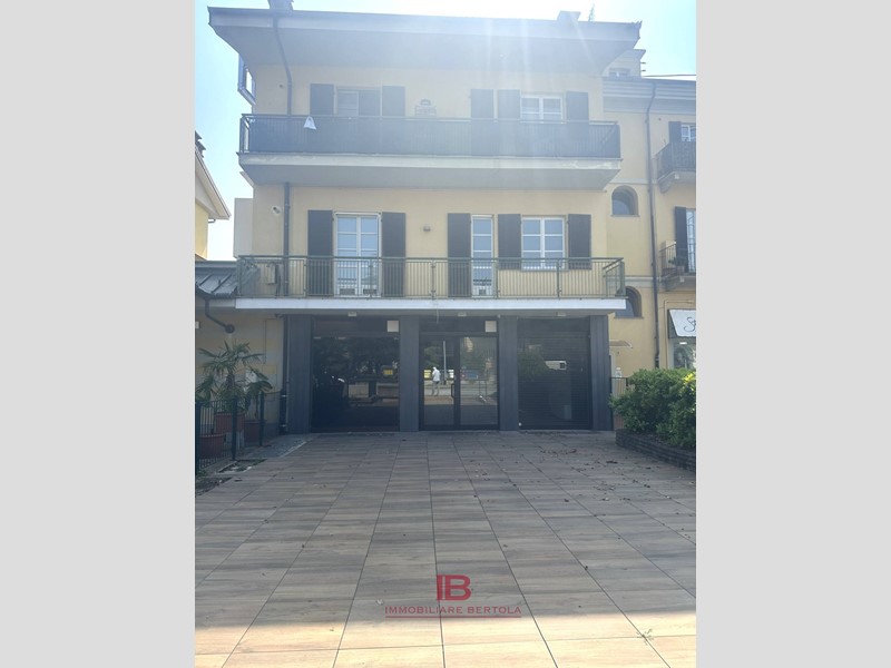 Immobile commerciale in Affitto a Cuneo, 1'200€, 180 m²
