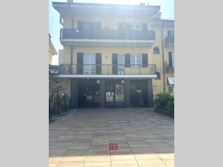 Immobile commerciale in Affitto a Cuneo, 1'200€, 180 m²