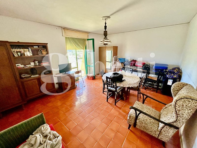 Villa bifamiliare in Vendita a Castel Volturno, 290'000€, 380 m²
