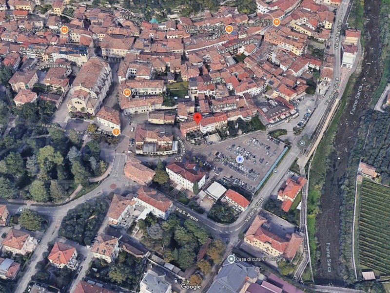 Attività commerciale in Vendita a Arco, 1530 m²