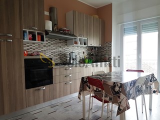 Stanza in Affitto a Catanzaro, zona Lido Casciolino, 300&euro;, 110 m², arredato