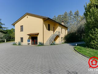 Casa Indipendente in Vendita a Cesena, zona Roversano, 360'000&euro;, 205 m², con Box