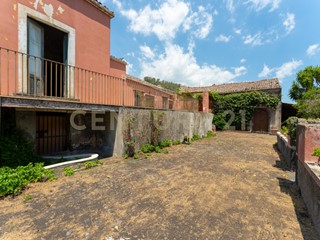Casa Indipendente in Vendita a Viagrande, 399'000&euro;, 280 m², arredato