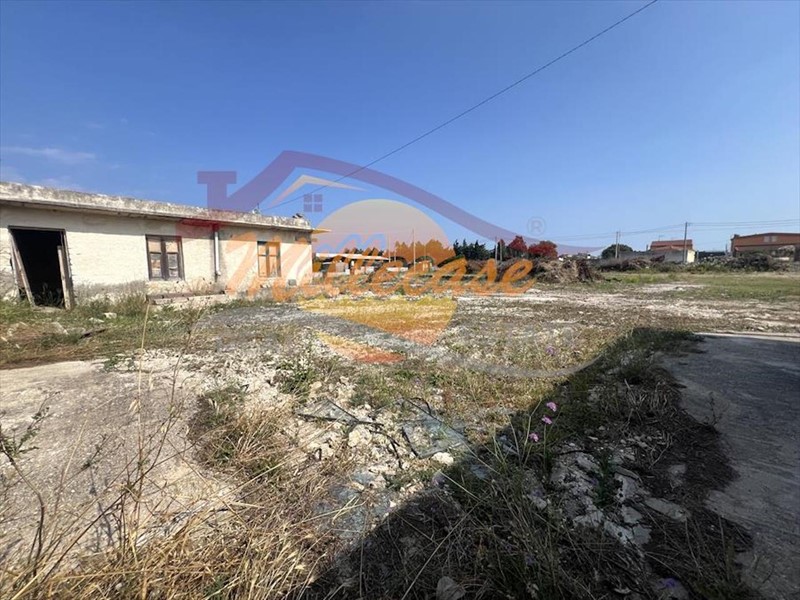 Capannone in Vendita a Siracusa, zona Elorina, 118'000€, 472 m²