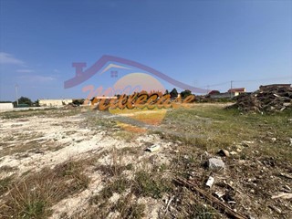 Capannone in Vendita a Siracusa, zona Elorina, 118'000€, 472 m²