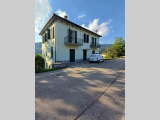 Quadrilocale in Vendita a Borgo Val di Taro, 70'000€, 63 m²