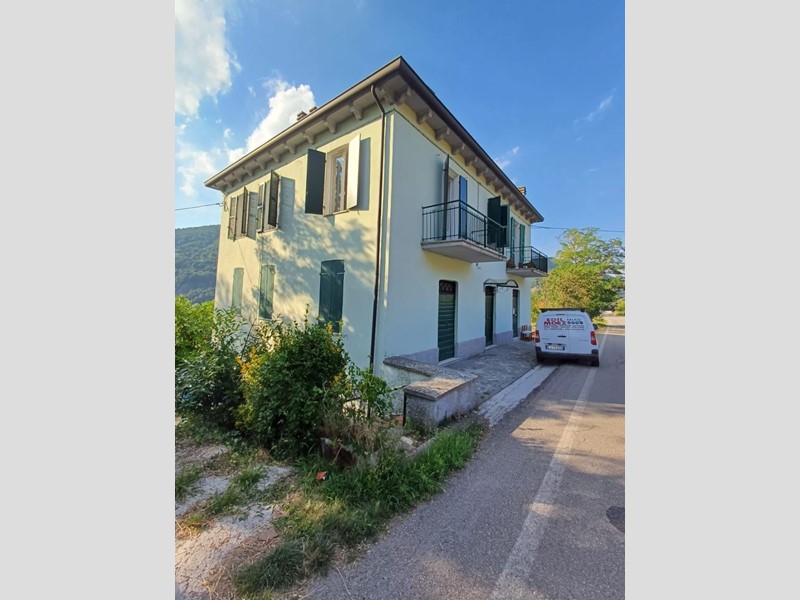 Quadrilocale in Vendita a Borgo Val di Taro, 80'000€, 77 m²