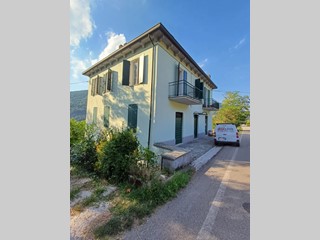 Quadrilocale in Vendita a Borgo Val di Taro, 80'000€, 77 m²