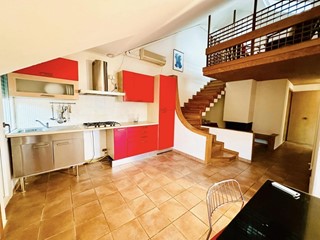 Appartamento in Vendita a Ameglia, zona Bocca Di Magra, 249'000&euro;, 120 m², con Box