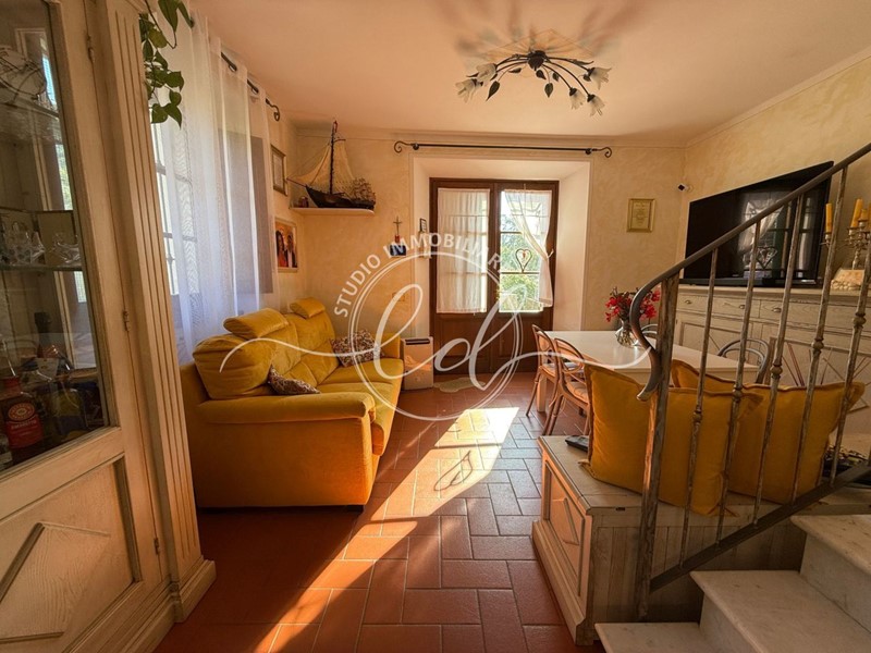 Casa Semi Indipendente in Vendita a Seravezza, zona Pozzi, 300'000&euro;, 90 m², arredato