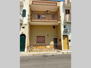 Casa Indipendente in Vendita a Scorrano, zona centrale, 90'000€, 156 m²