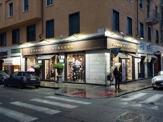 Immobile commerciale in Vendita a Torino, zona CROCETTA, 120'000€, 120 m²