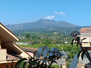 Quadrilocale in Vendita a Mascali, zona CENTRO, 150'000€, 120 m², con Box