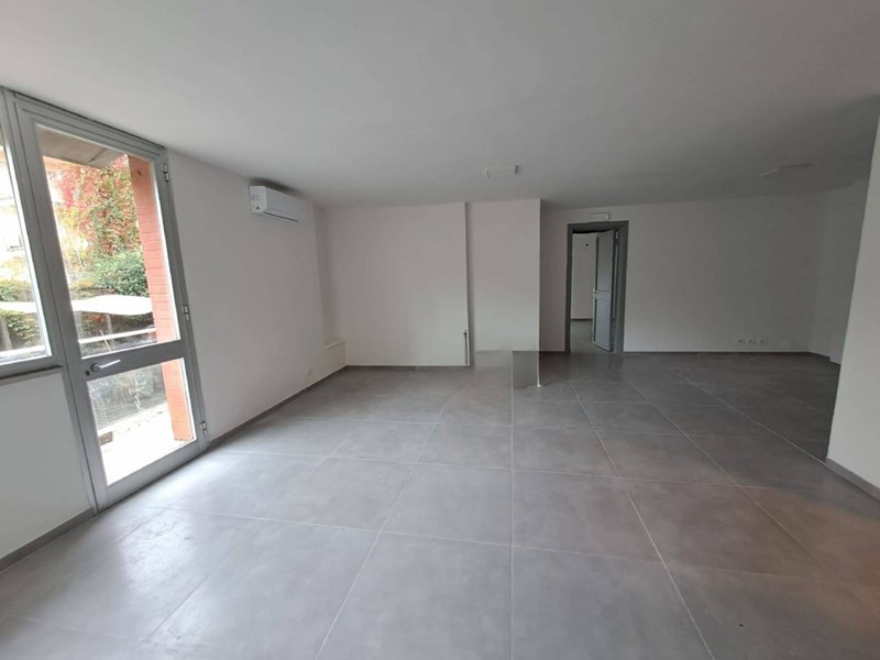 Ufficio in Affitto a Massa, zona Marina di Massa, 800€, 75 m²