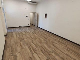 Ufficio in Vendita a Lucca, zona Pontetetto, 600'000€, 280 m²
