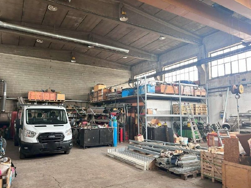 Capannone in Vendita a Nichelino, 86'250€, 423 m²