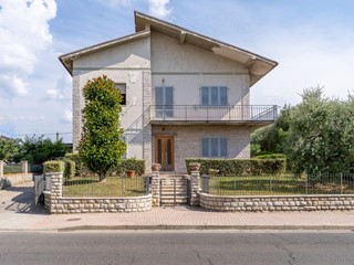 Villa bifamiliare in Vendita a Cerreto Guidi, zona Lazzeretto, 320'000€, 255 m²
