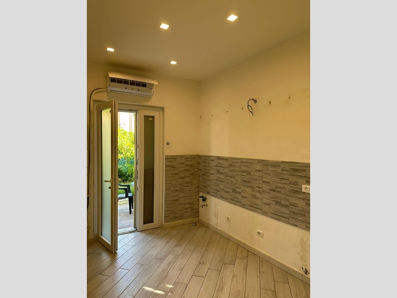 Casa Semi Indipendente in Affitto a Carrara, zona Marina di Carrara, 1'200€, 70 m², arredato