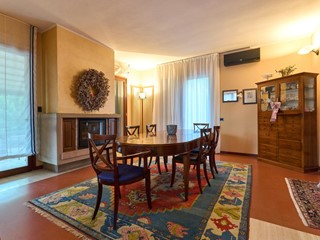 Villa in Vendita a San Miniato, 900'000€, 350 m², con Box